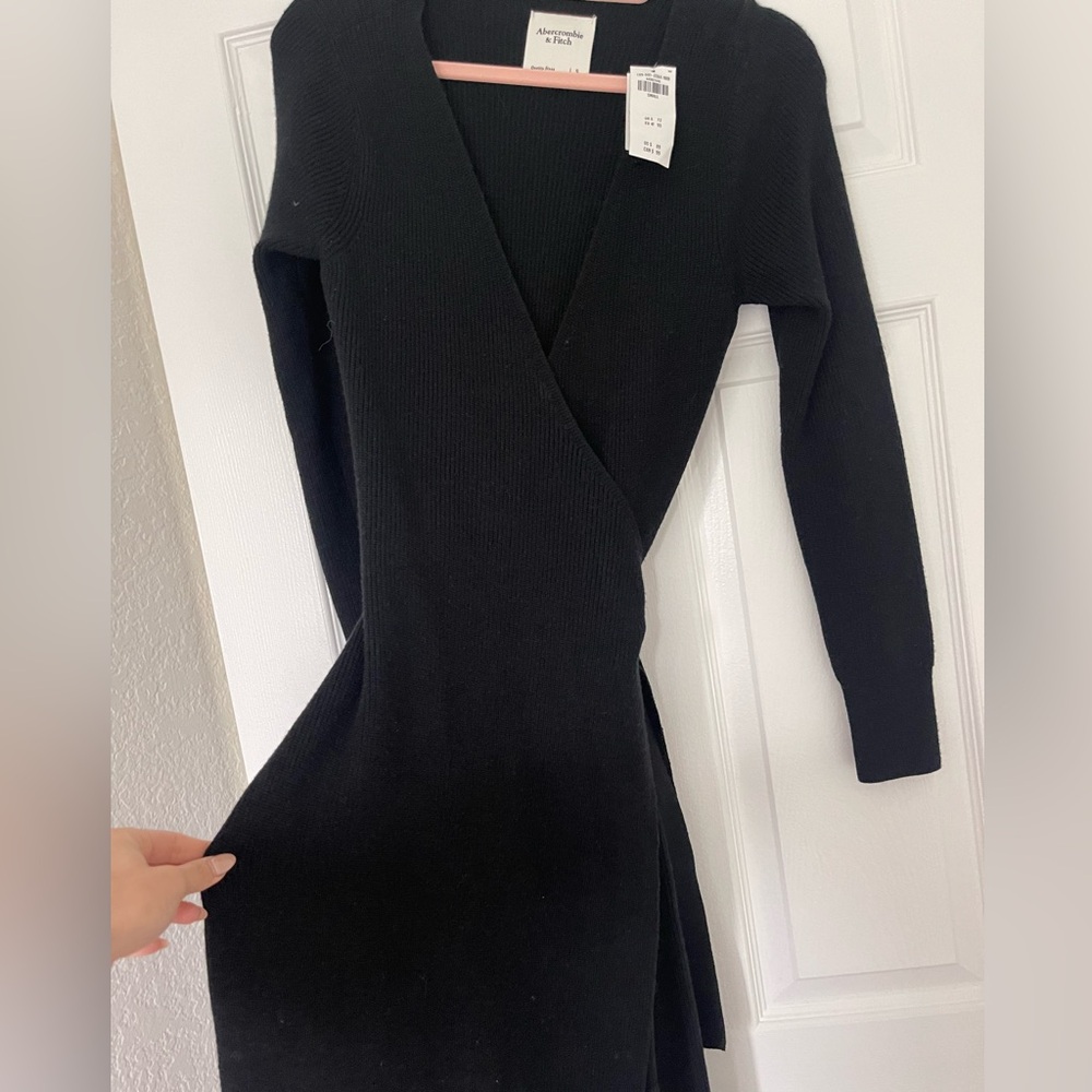 Abercrombie and Fitch Black Knit Wrap Tie Dress. Size small. New with tags on.